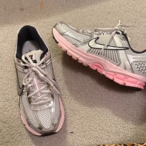 Nike Vomero with pink soles. Size 6.5